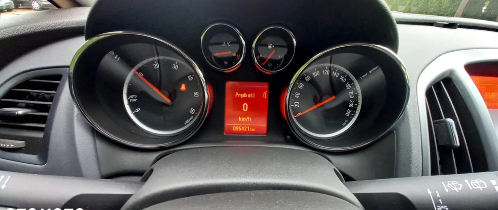 Opel Astra cena 31900 przebieg: 95000, rok produkcji 2013 z Strzegom małe 704